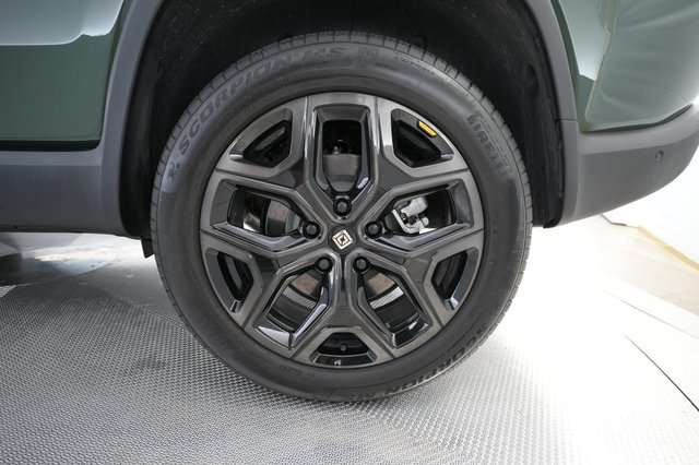 2025 Rivian R1S — photo 7 of 23