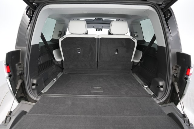 2025 Rivian R1S — photo 6 of 23