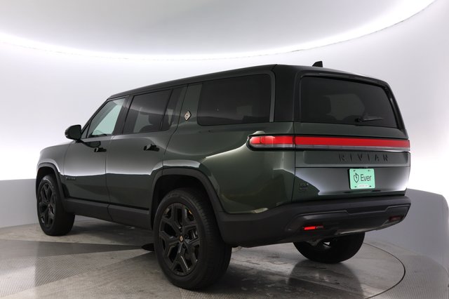 2025 Rivian R1S — photo 13 of 23