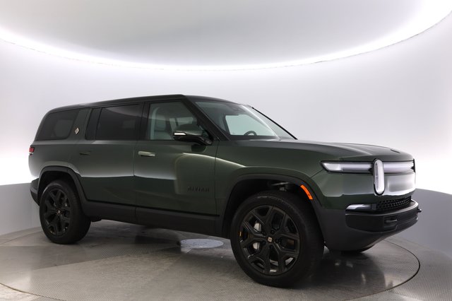 2025 Rivian R1S — photo 11 of 23