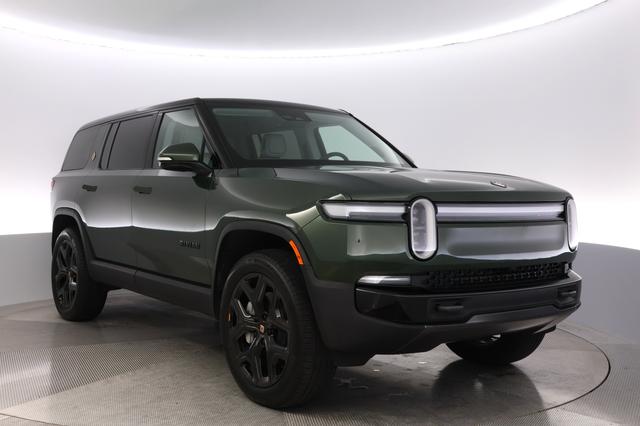 2025 Rivian R1S — photo 10 of 23