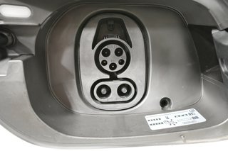 2023 Volkswagen ID.4 — photo 8 of 23