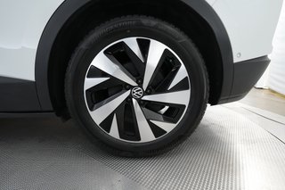 2023 Volkswagen ID.4 — photo 7 of 23