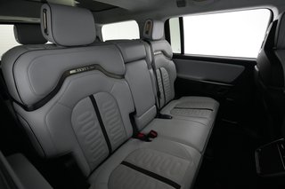 2023 Rivian R1S — photo 4 of 27