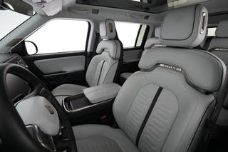 2023 Rivian R1S — photo 3 of 27