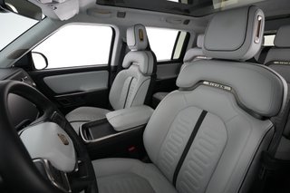 2023 Rivian R1S — photo 3 of 27