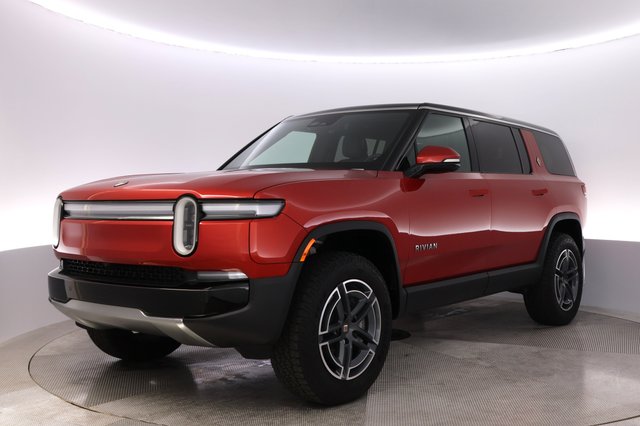 2025 Rivian R1S — VIN 7PDSGBBA8SN048334