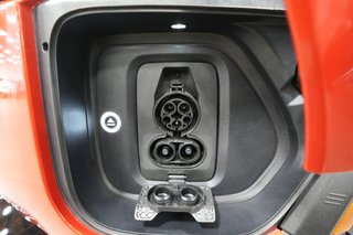 2025 Rivian R1S — photo 8 of 26