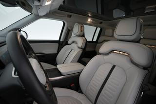 2023 Rivian R1S — photo 3 of 29