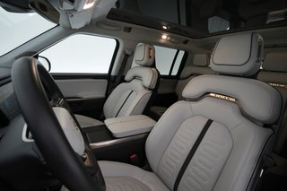 2023 Rivian R1S — photo 3 of 29