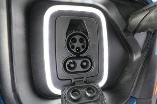 2023 Rivian R1S — photo 8 of 29