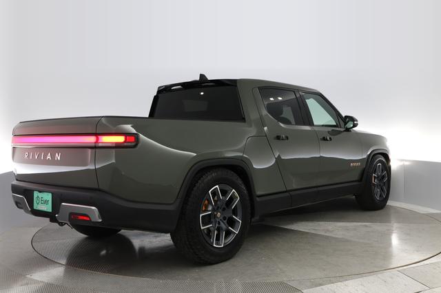 2022 Rivian R1T — photo 2 of 25