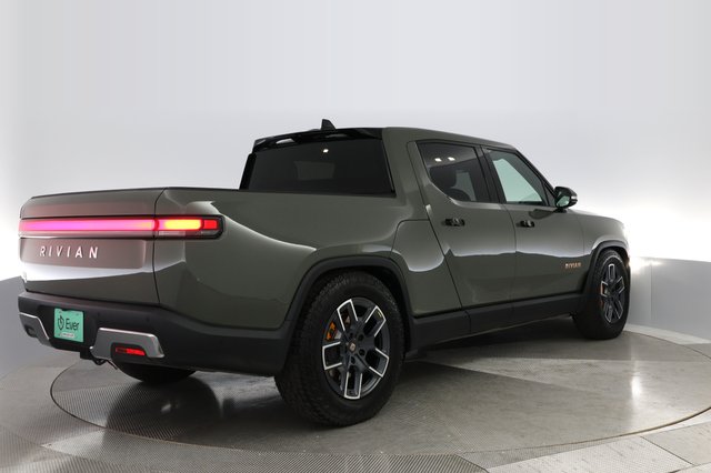 2022 Rivian R1T — photo 2 of 25
