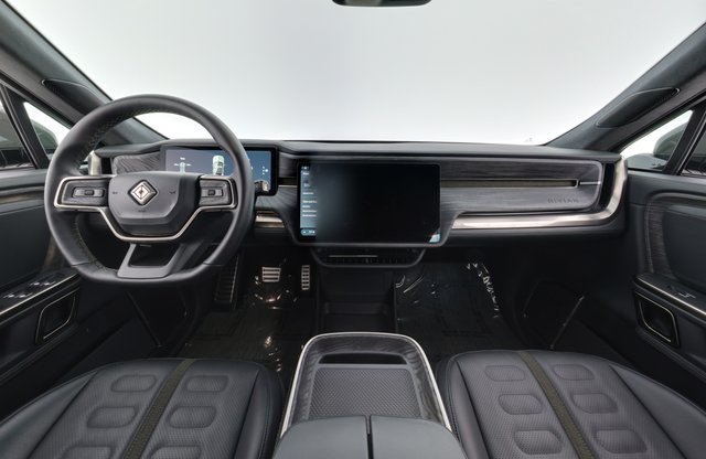 2022 Rivian R1T — photo 17 of 25