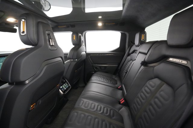 2022 Rivian R1T — photo 19 of 25
