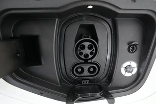 2023 Ford F-150 Lightning — photo 8 of 20