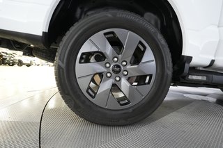 2023 Ford F-150 Lightning — photo 10 of 20