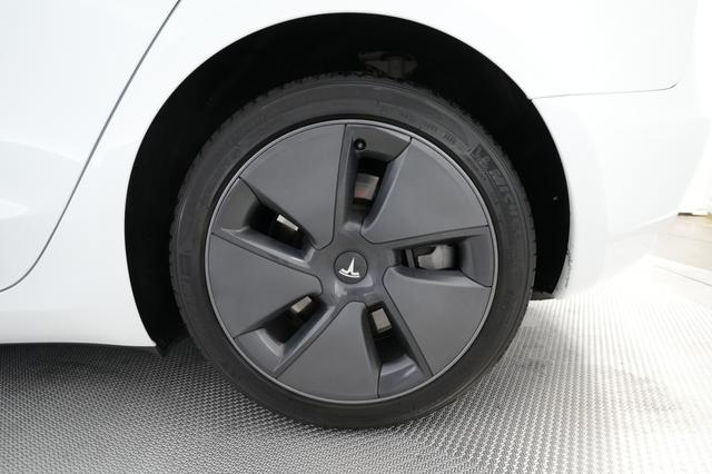 2023 Tesla Model 3 — photo 7 of 27