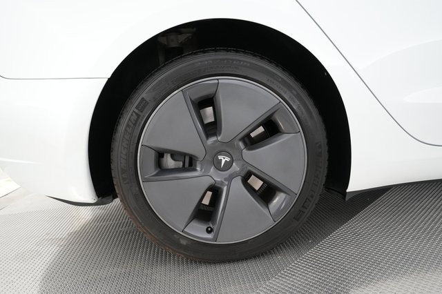 2023 Tesla Model 3 — photo 17 of 27