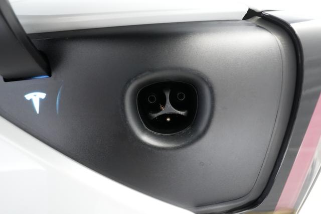 2023 Tesla Model 3 — photo 8 of 27