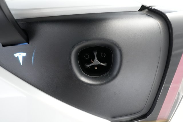 2023 Tesla Model 3 — photo 8 of 27