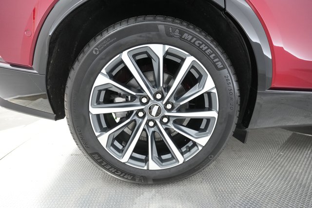 2024 Cadillac LYRIQ — photo 18 of 27