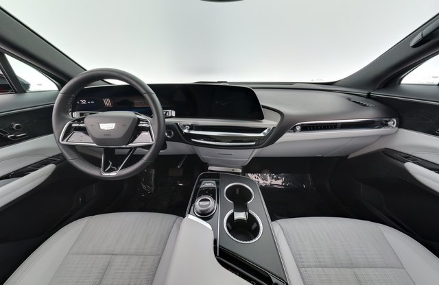 2024 Cadillac LYRIQ — photo 23 of 27