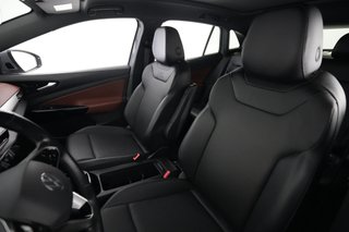 2022 Volkswagen ID.4 — photo 3 of 23