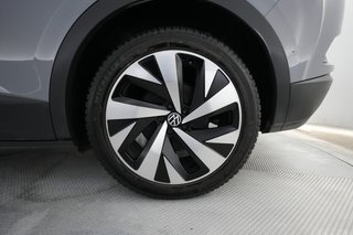 2022 Volkswagen ID.4 — photo 7 of 23