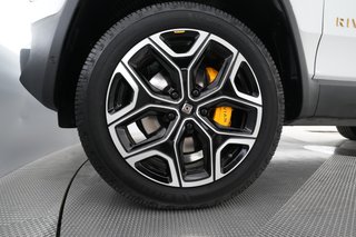 2023 Rivian R1T — photo 7 of 25