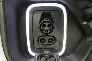 2023 Rivian R1T — photo 8 of 25