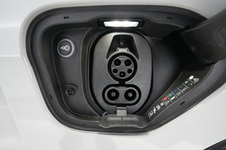 2021 Porsche Taycan — photo 8 of 26