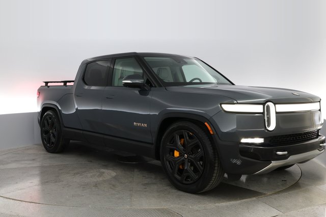 2022 Rivian R1T — photo 8 of 31