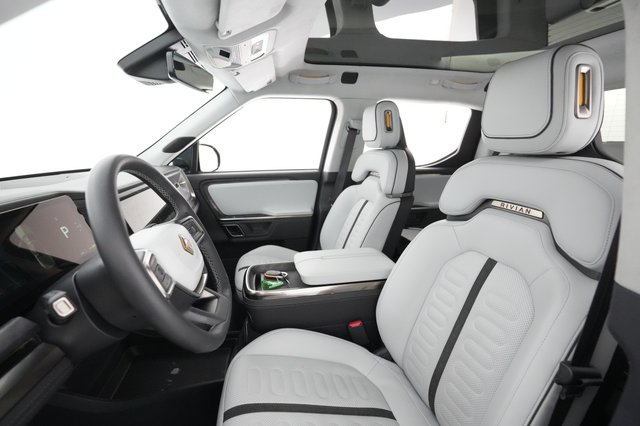 2022 Rivian R1T — photo 19 of 31