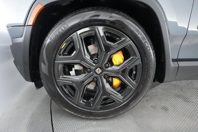 2022 Rivian R1T — photo 14 of 31