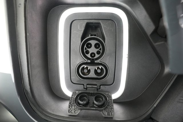 2022 Rivian R1T — photo 26 of 31