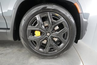 2022 Rivian R1T — photo 16 of 31