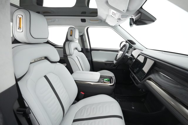 2022 Rivian R1T — photo 21 of 31