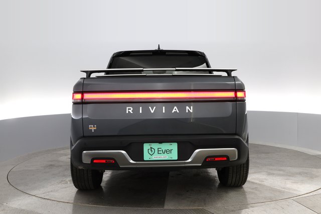 2022 Rivian R1T — photo 11 of 31