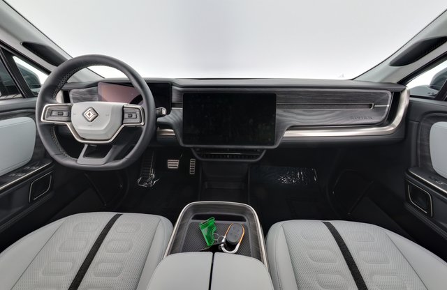 2022 Rivian R1T — photo 18 of 31
