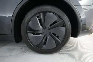 2026 Tesla Model Y — photo 7 of 24