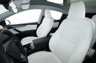2026 Tesla Model Y — photo 3 of 24
