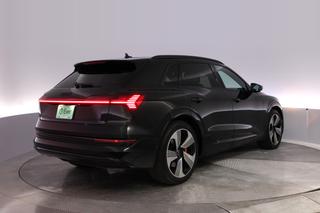 2022 Audi e-tron — photo 2 of 25