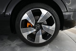2022 Audi e-tron — photo 7 of 25