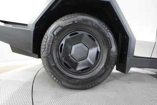 2026 Tesla Cybertruck — photo 9 of 18
