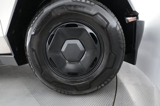 2026 Tesla Cybertruck — photo 7 of 18