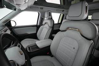 2025 Rivian R1S — photo 3 of 27