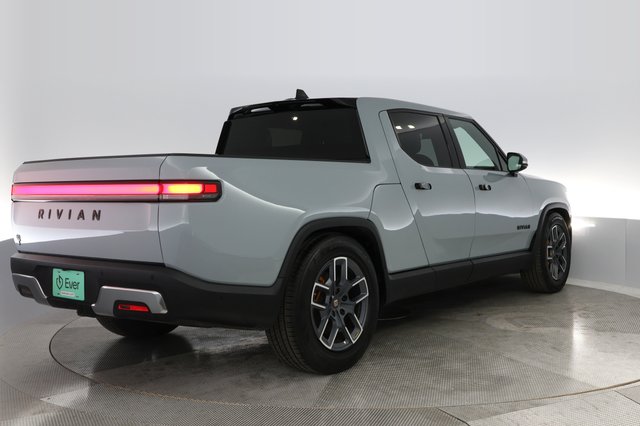 2022 Rivian R1T — photo 2 of 29
