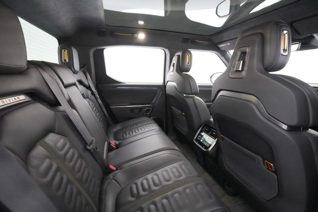 2022 Rivian R1T — photo 4 of 29