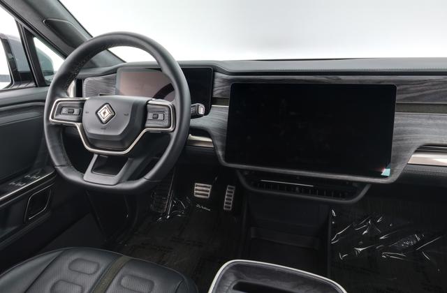 2022 Rivian R1T — photo 3 of 29
